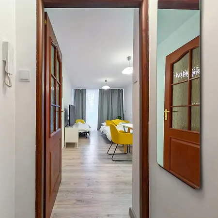 Apartamento Powstańców śląskich Homely By Bookinghost Breslavia